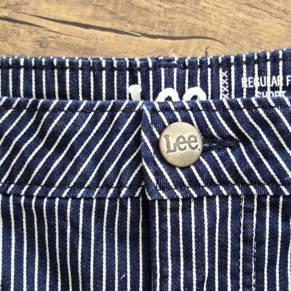 Lee Womens 18 Medium Blue Striped Shorts - Picture 4 of 15